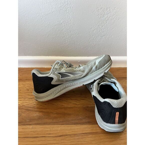 Altra Athletic Shoes in Light Gray and Black - Picture 5 of 8